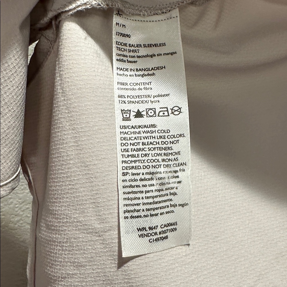 Eddie Bauer Light Gray Sleeveless Button-Down Shirt - Picture 3 of 10